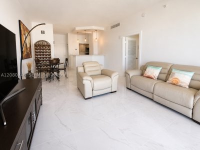 Aluguel de apartamento no The Collins Condo PH04