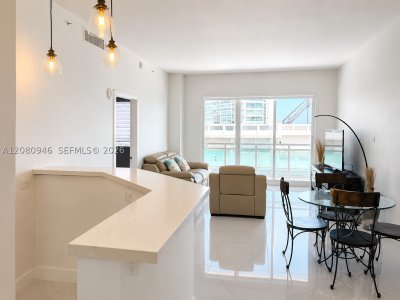 Aluguel de apartamento no The Collins Condo PH04