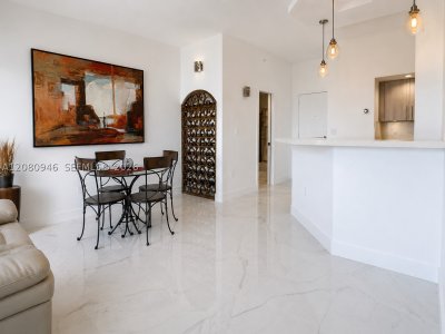 Aluguel de apartamento no The Collins Condo PH04