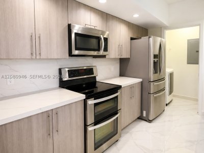 Aluguel de apartamento no The Collins Condo PH04