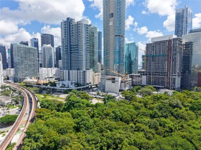Comprar apartamento no Le Parc at Brickell 512