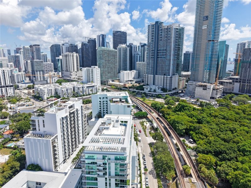 Comprar apartamento no Le Parc at Brickell 512