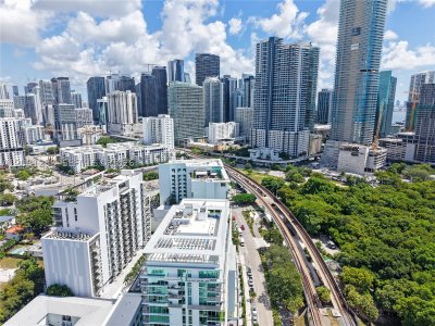 Comprar apartamento no Le Parc at Brickell 512