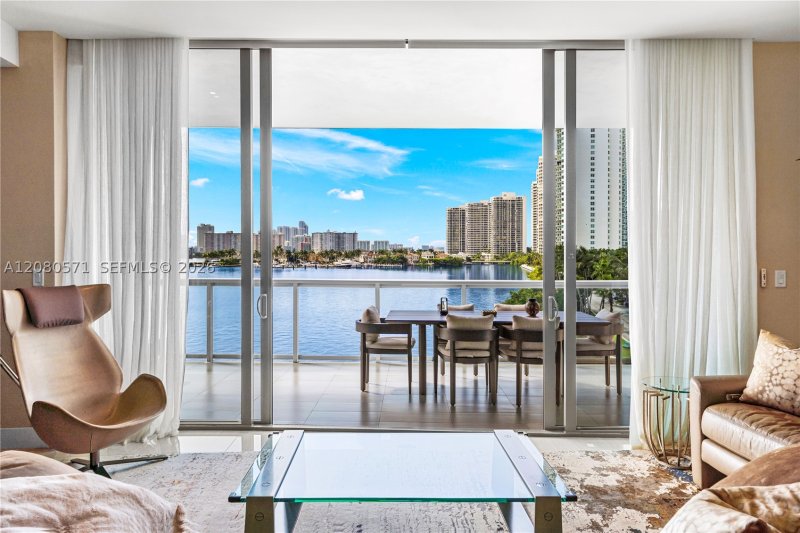 Condo for sale at Echo Aventura 312