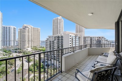 Comprar apartamento no Brickell Key One A1616