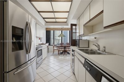 Comprar apartamento no Brickell Key One A1616