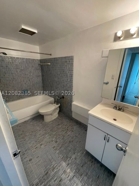 Apartment for rent at Bay Park Towers 1211