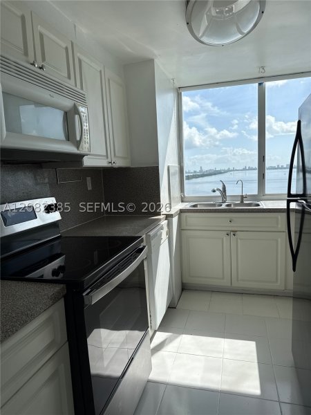 Apartment for rent at Bay Park Towers 1211