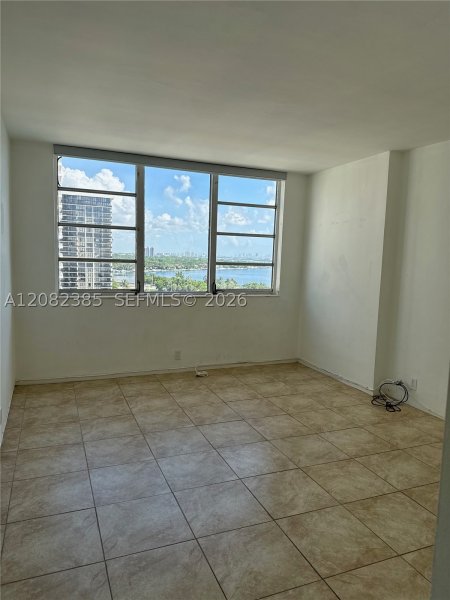 Apartment for rent at Bay Park Towers 1211