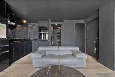 Comprar apartamento no Palm Bay Condo 6E