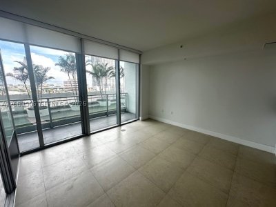 Aluguel de apartamento no Mint at Riverfront 1107