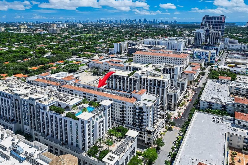 Condo for sale at One Village Place 919