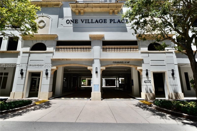 Condo for sale at One Village Place 919