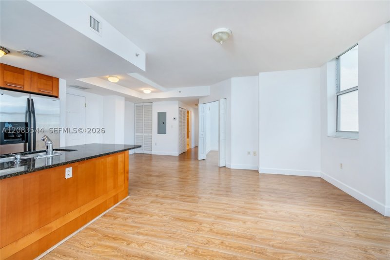 Condo for sale at One Village Place 919