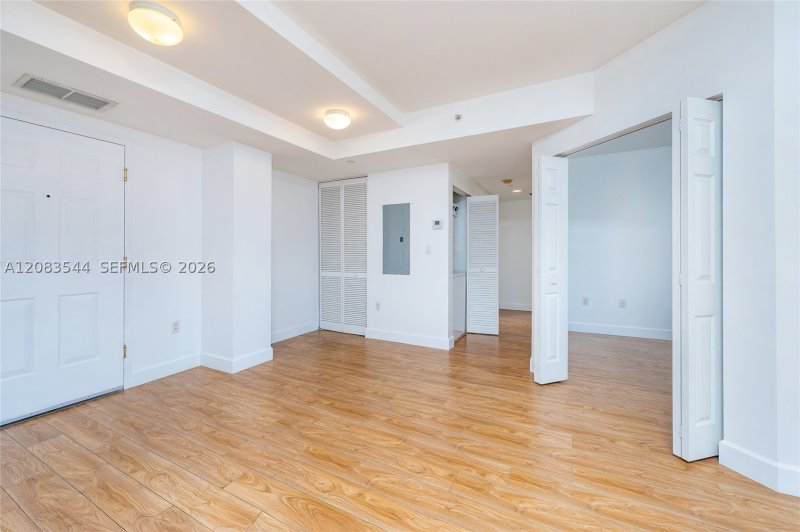 Condo for sale at One Village Place 919