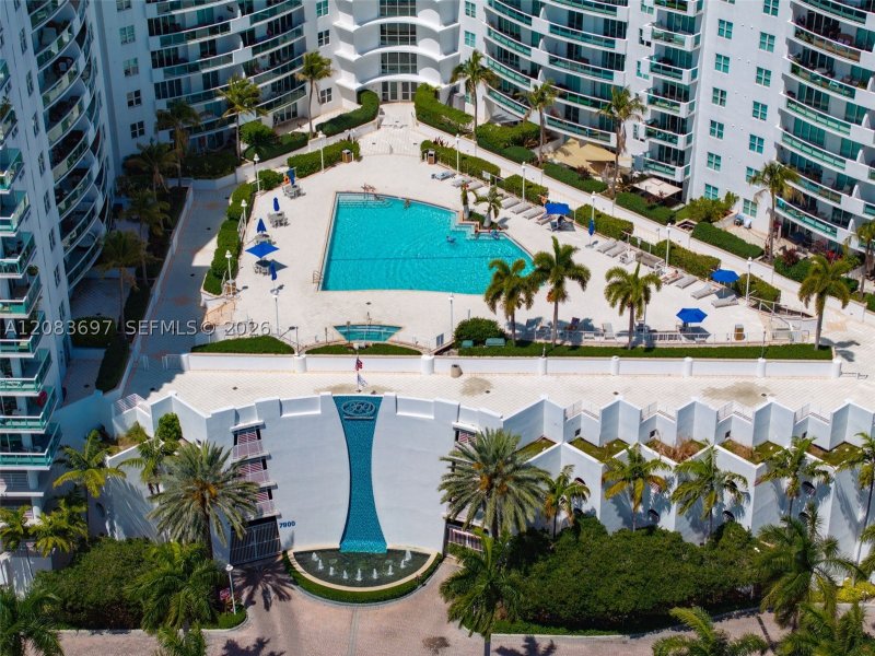 Apartment for rent at 360 Condominium West 710