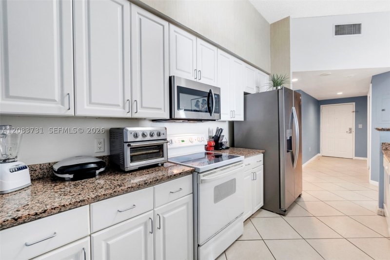 Apartment for rent at Mark on Brickell 202