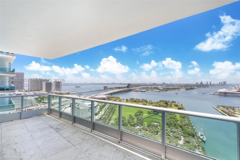 Apartment for rent at 900 Biscayne 3007