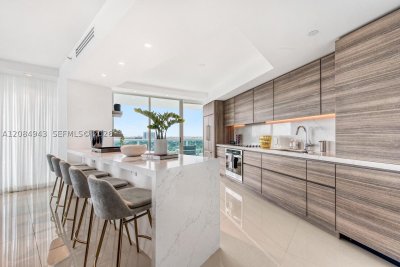 Comprar apartamento no Bristol Tower 1605