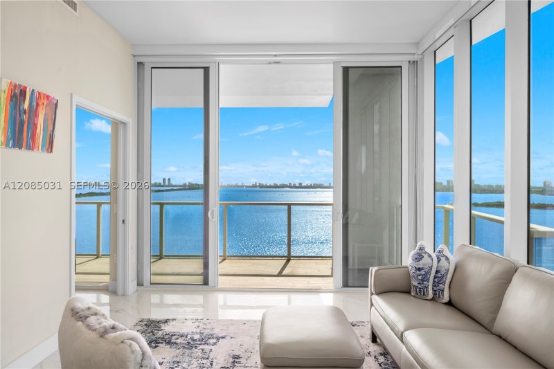 Condo for sale at The Crimson Miami 1808