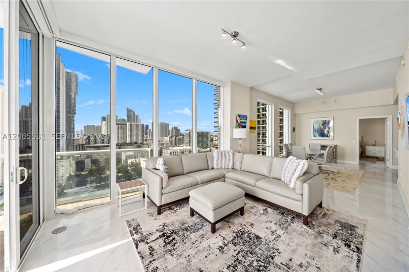 Condo for sale at The Crimson Miami 1808