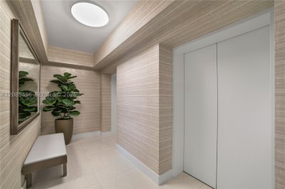 Comprar apartamento no Acqualina Resort & Spa 3406