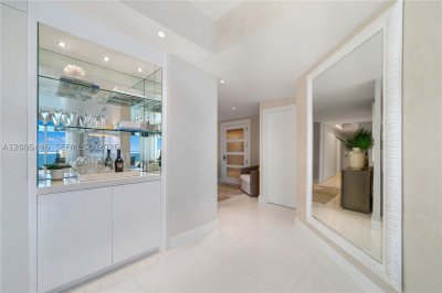 Comprar apartamento no Acqualina Resort & Spa 3406