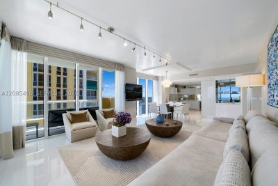Comprar apartamento no Acqualina Resort & Spa 3406
