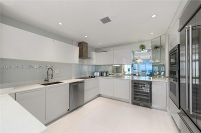Comprar apartamento no Acqualina Resort & Spa 3406