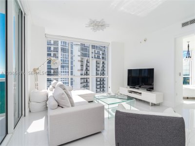 Aluguel de apartamento no Trump Royale 4709A