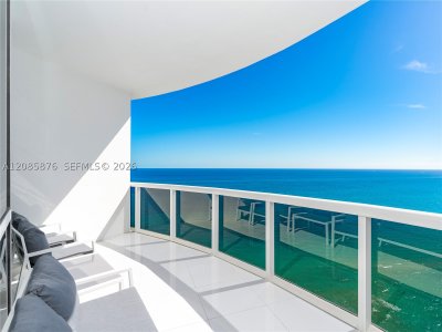 Aluguel de apartamento no Trump Royale 4709A