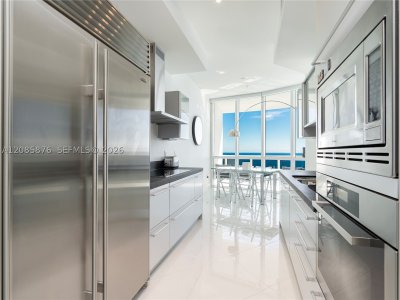 Aluguel de apartamento no Trump Royale 4709A