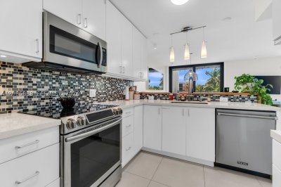 Aluguel de apartamento no 1600 South Bayshore Lane 4C
