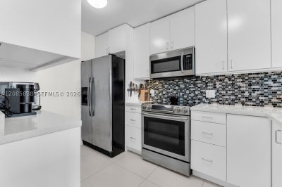 Aluguel de apartamento no 1600 South Bayshore Lane 4C