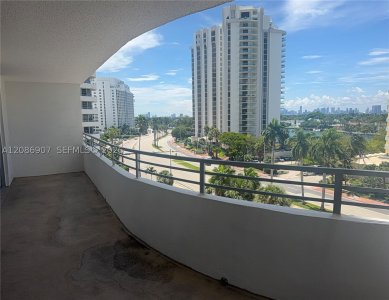 Aluguel de apartamento no Oceanside Plaza 7Z