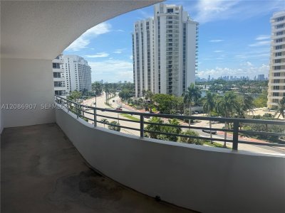 Aluguel de apartamento no Oceanside Plaza 7Z