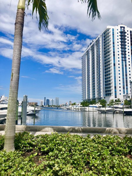 Condo for sale at Marina Palms Yacht Club 1903