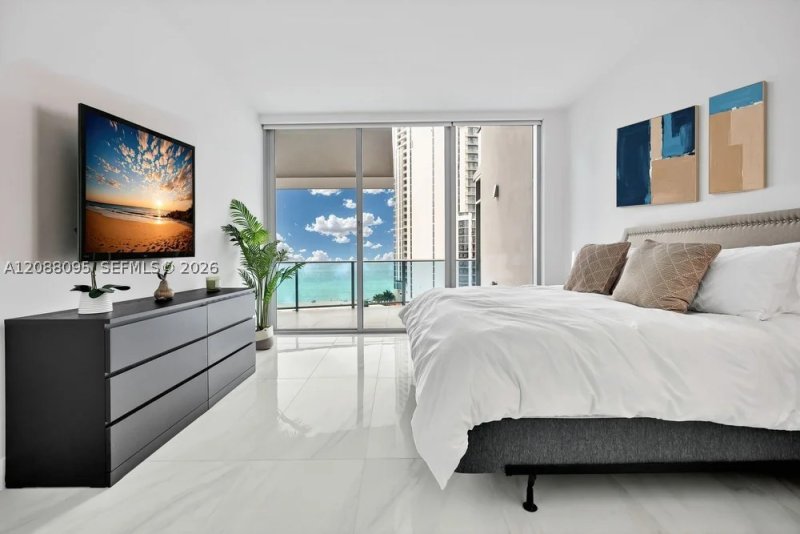 Condo for sale at Aurora 1003