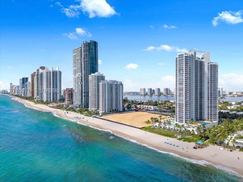 Comprar apartamento no Ocean Three 606