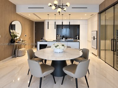 Comprar apartamento no Aston Martin Residences 1605W