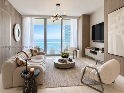 Comprar apartamento no Aston Martin Residences 1605W