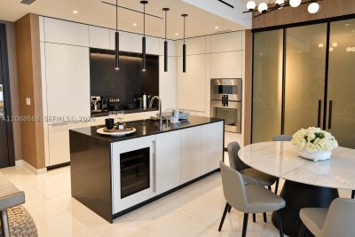 Comprar apartamento no Aston Martin Residences 1605W