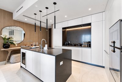 Comprar apartamento no Aston Martin Residences 1605W