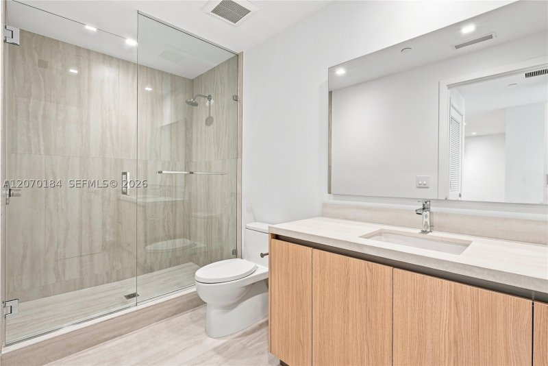 Condo for sale at One Park Tower by Turnberry 1402