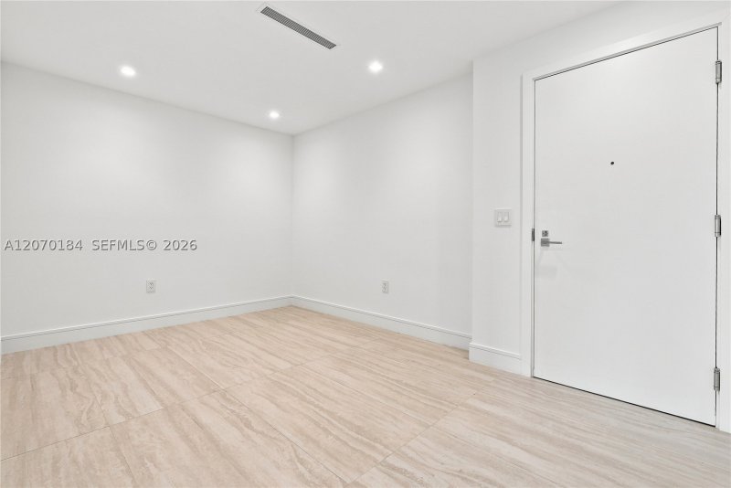 Condo for sale at One Park Tower by Turnberry 1402