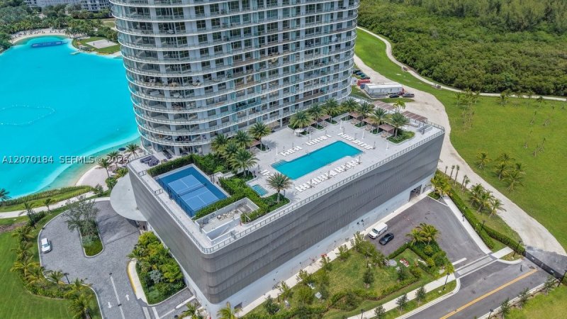 Condo for sale at One Park Tower by Turnberry 1402