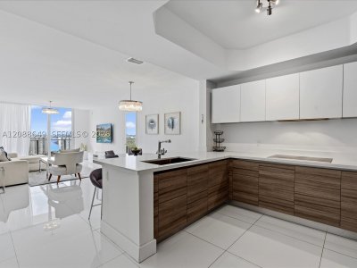 Comprar apartamento en Parque Towers at St. Tropez 4-2506