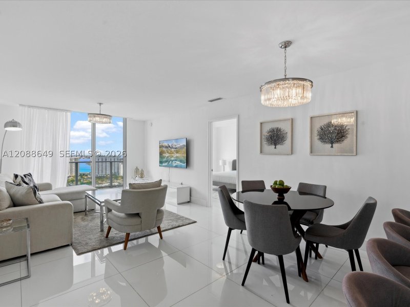 Comprar apartamento en Parque Towers at St. Tropez 4-2506