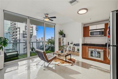 Comprar apartamento no Aston Martin Residences T-3509