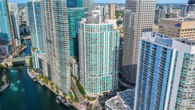 Comprar apartamento no Aston Martin Residences T-3509